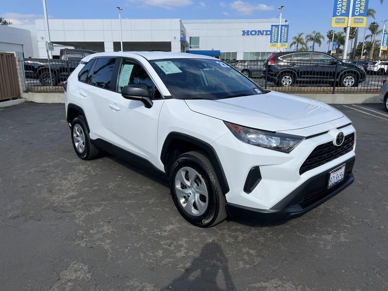 2022 Toyota RAV4 LEImage 4