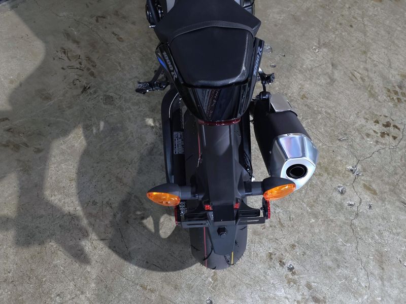 New 2025 Suzuki GSX-R1000 Image 11