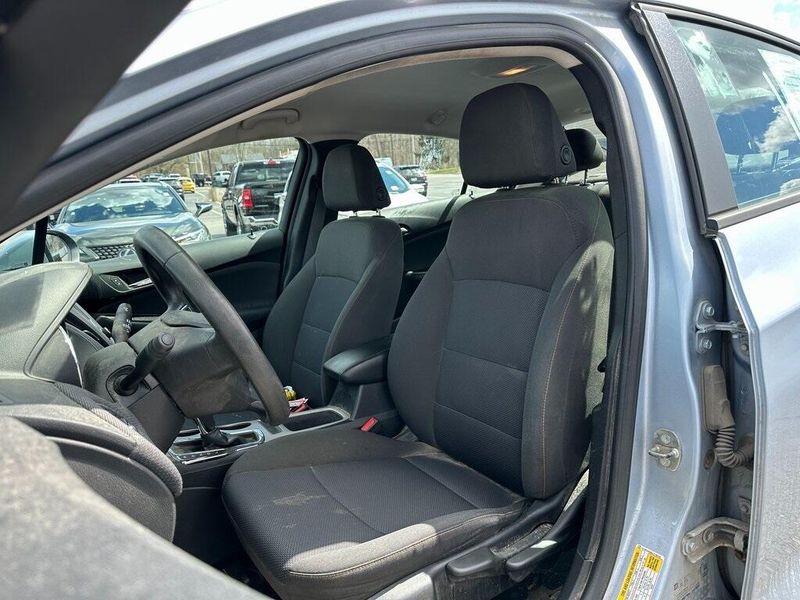 2018 Chevrolet Cruze LSImage 13