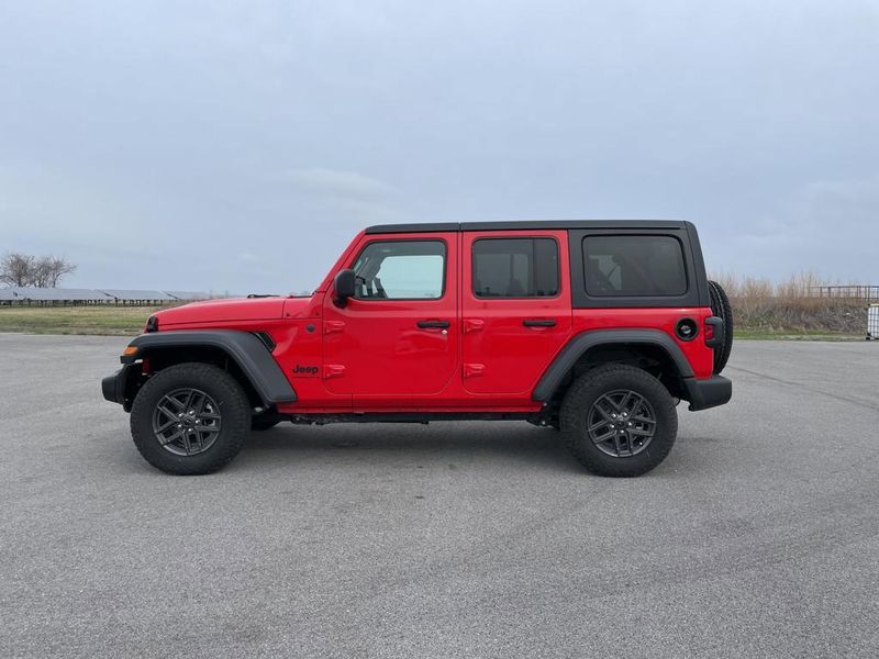 2024 Jeep Wrangler Unlimited Sport RHD photo 4