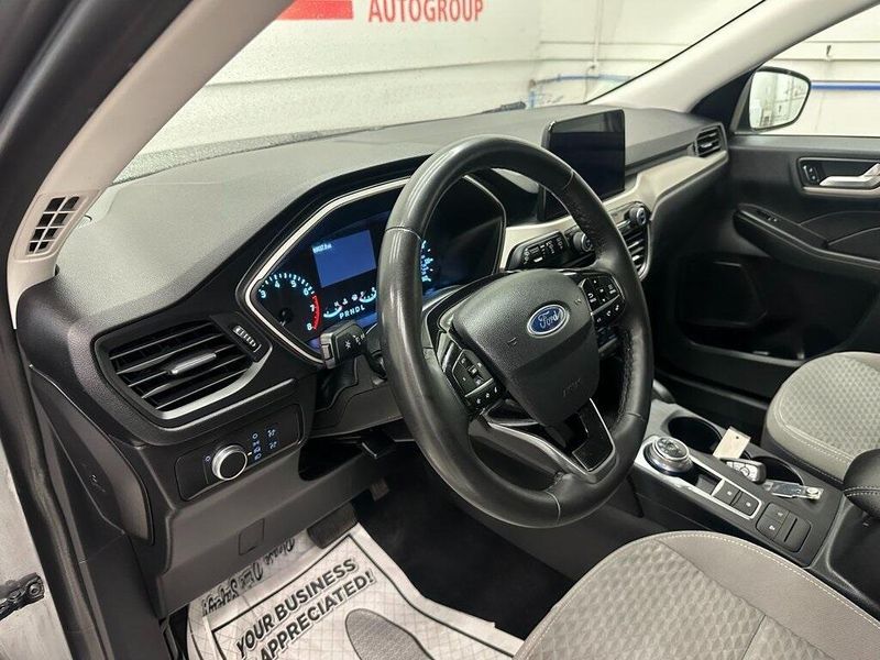 2021 Ford Escape SEImage 18