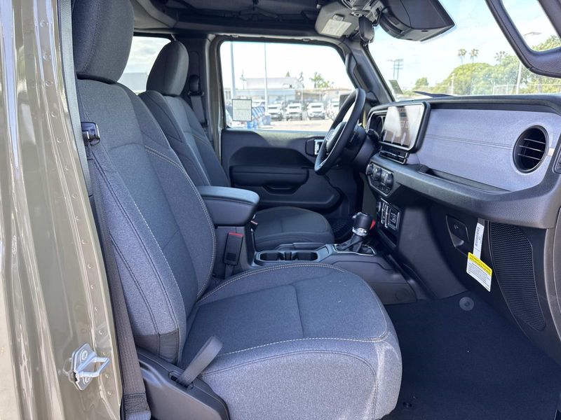 New 2026 Jeep Gladiator Sport S 4x4