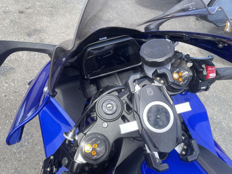 Used 2024 Yamaha YZF-R1 Image 17