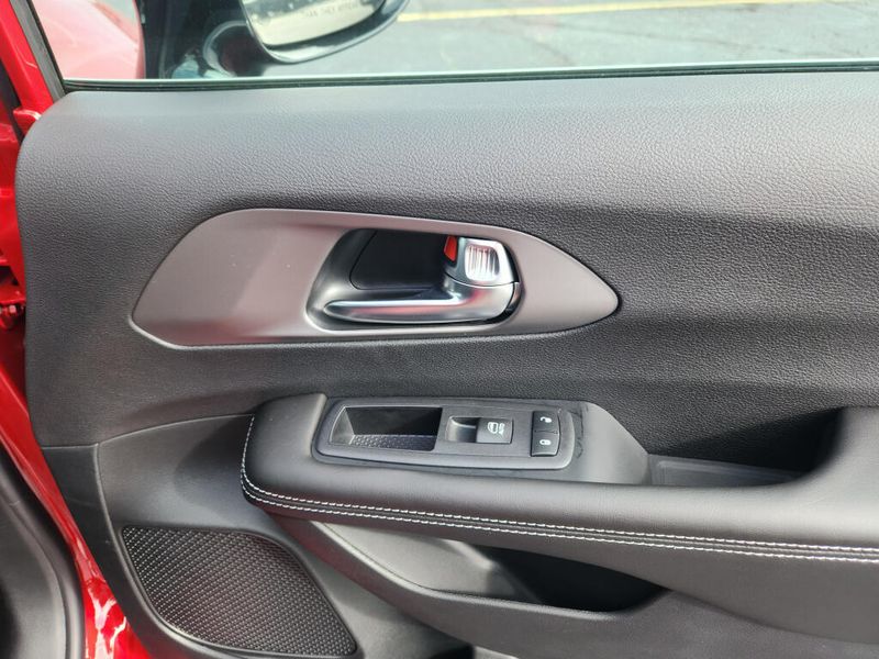 New 2027 Chrysler Pacifica Select