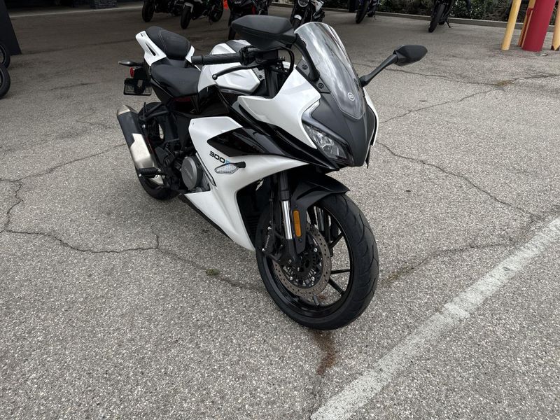 Used 2025 CFMOTO 300SS Image 10
