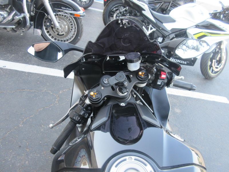 USED 2022 YAMAHA YZF-R1 Image 13