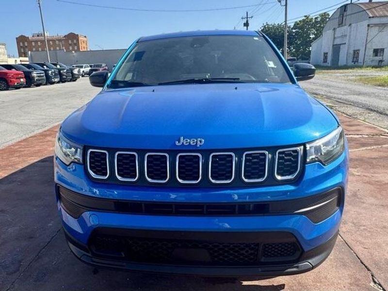 Used 2025 Jeep Compass SportImage 2