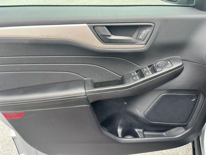 2022 Ford Escape SE photo 16