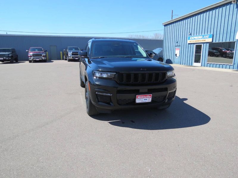 Used 2023 Jeep Grand Cherokee L Limited 4x4 4dr SUVImage 3