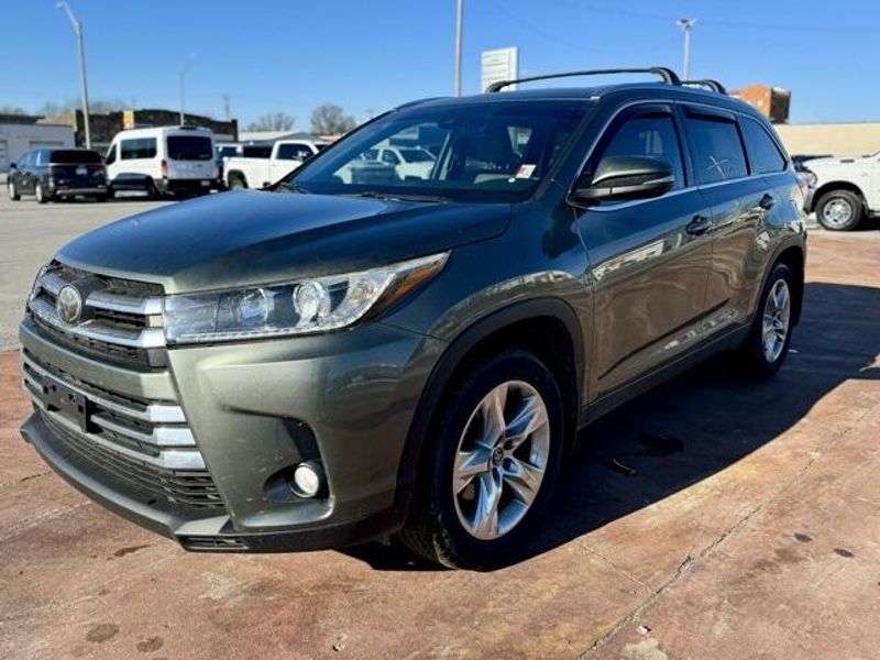 2018 Toyota Highlander LimitedImage 1