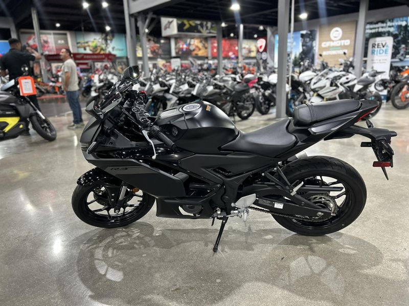 Used 2025 Yamaha YZF-R3 ABS Image 17