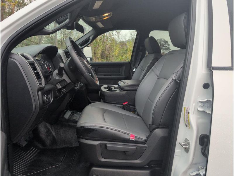 New 2026 RAM 3500 Tradesman Crew Cab Chassis 4x4 60