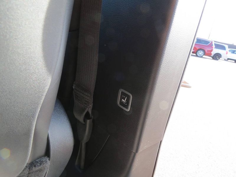 New 2026 Chrysler Pacifica Select AwdImage 17