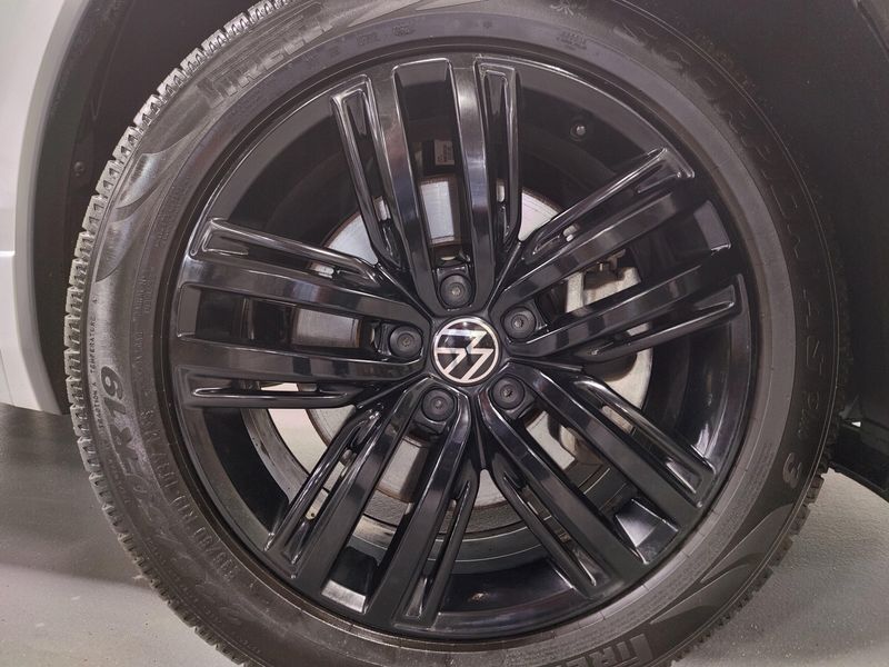 Used 2022 Volkswagen Tiguan SE R-Line Black AWD w/SunroofImage 8