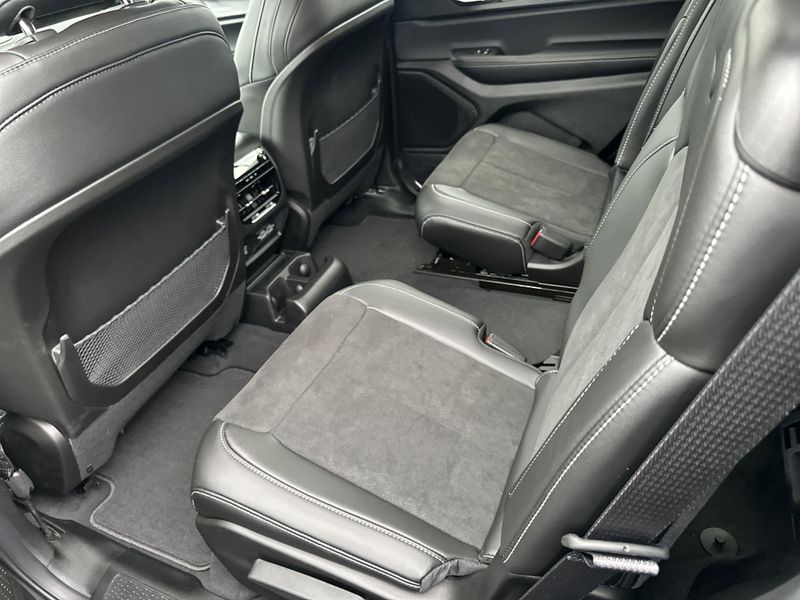 New 2025 Jeep Grand Cherokee L Altitude X 4x4Image 14