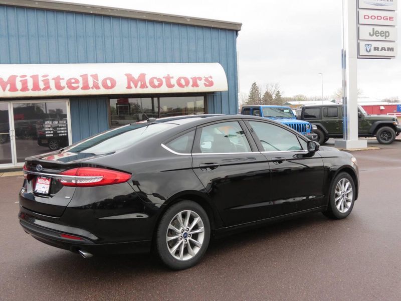 2017 Ford Fusion SE 4dr SedanImage 2