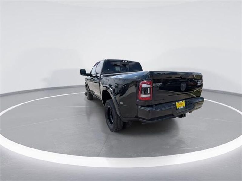 New 2024 RAM 3500 Limited Crew Cab 4x4 8