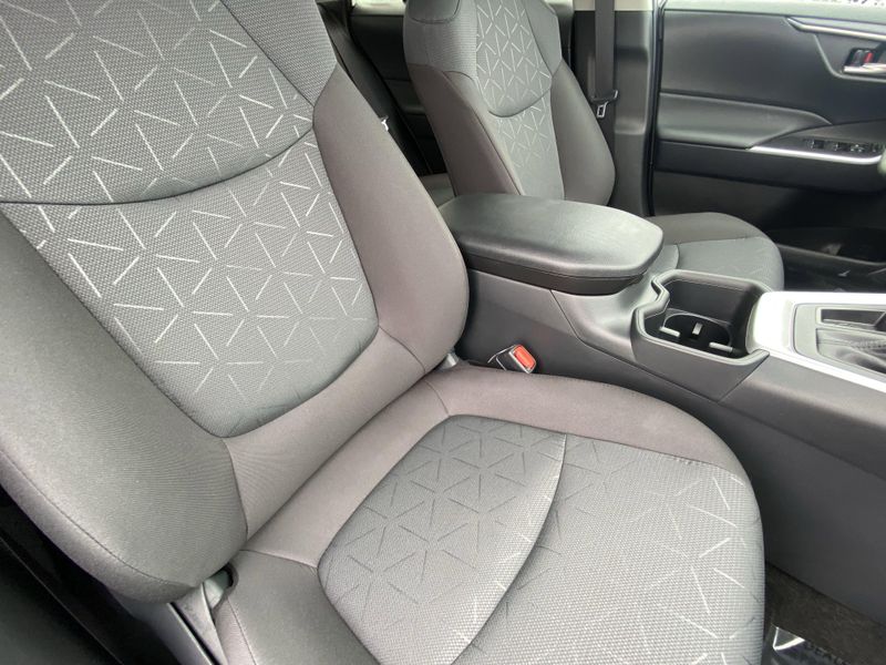 2025 Toyota RAV4 XLEImage 11