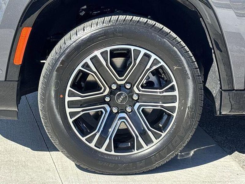 2026 Jeep Grand Wagoneer 4x4Image 10