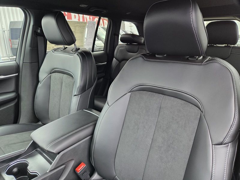 New 2026 Jeep Grand Cherokee Laredo Altitude 4x4
