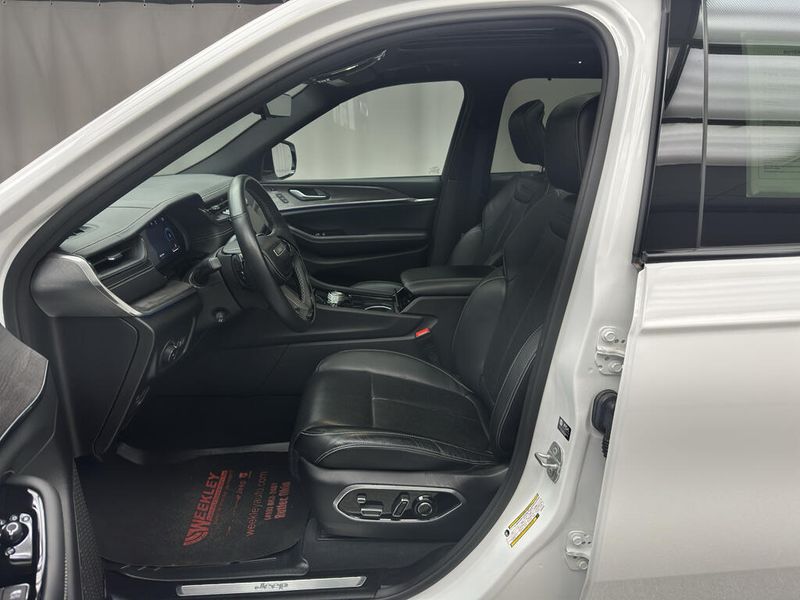 Used 2023 Jeep Grand Cherokee OverlandImage 5