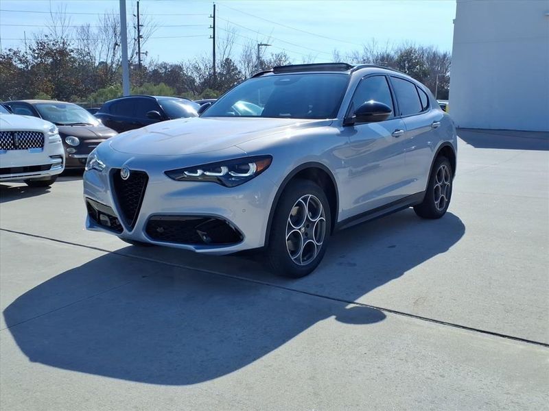 New 2026 Alfa Romeo Stelvio AwdImage 2