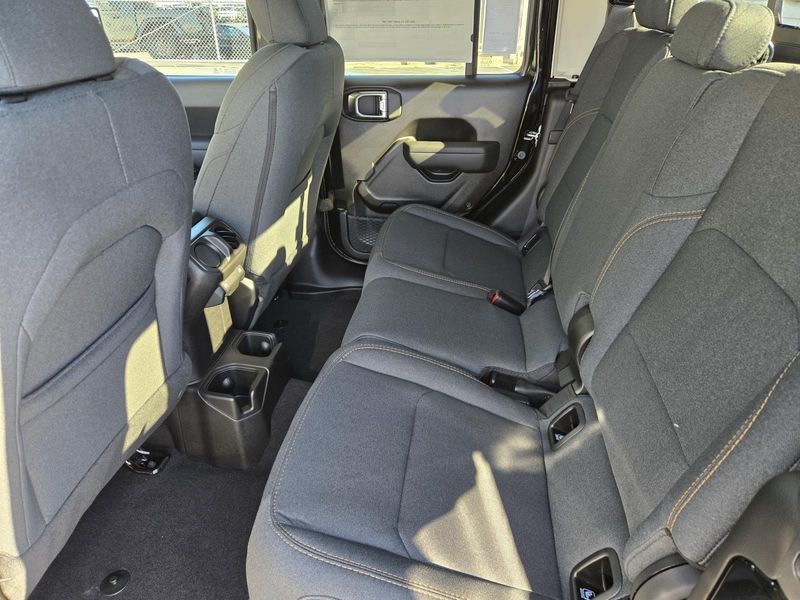 New 2026 Jeep Gladiator Sport S 4x4