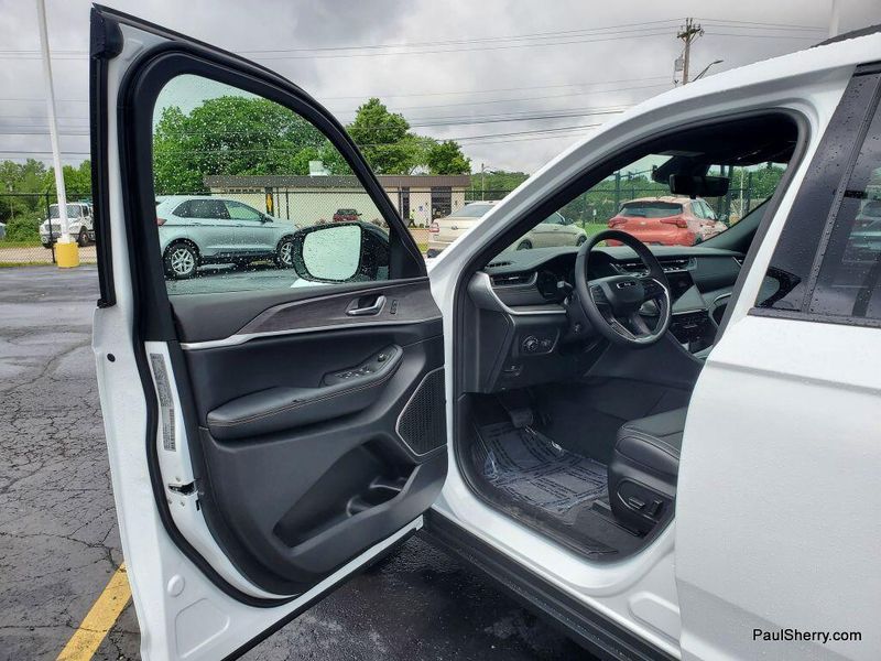 2025 Jeep Grand Cherokee L Limited 4x4Image 19