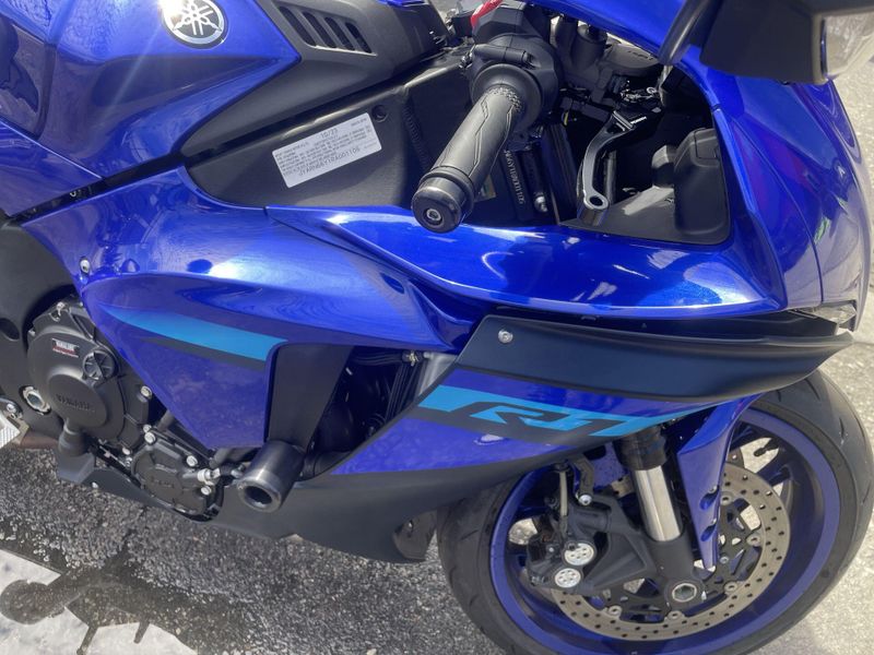 Used 2024 Yamaha YZF-R1 Image 13