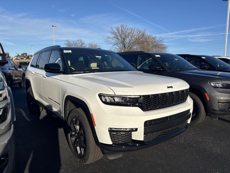 New 2025 Jeep Grand Cherokee L Limited 4x4Image 3