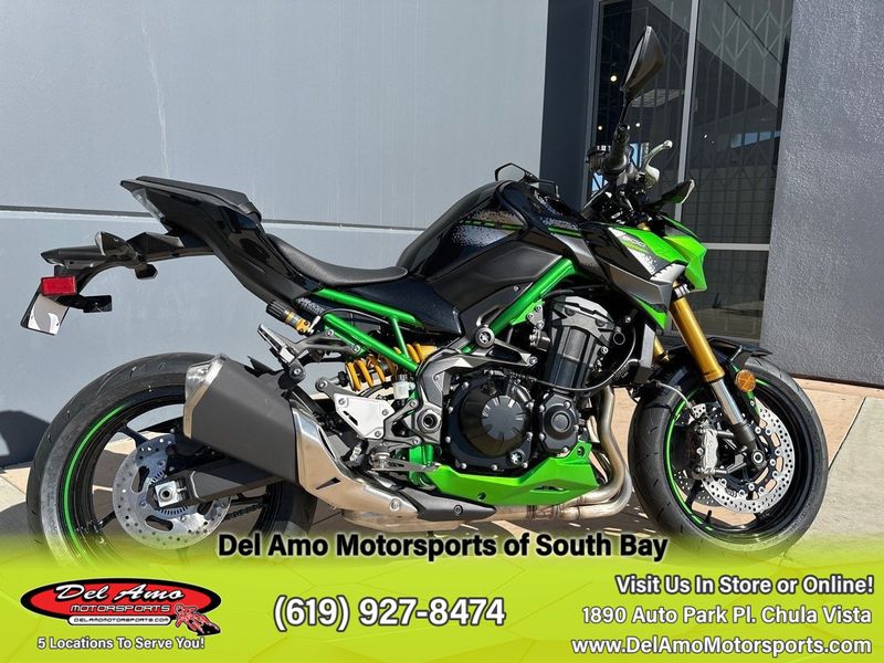 2024 Kawasaki ZR900MRFNL-BK2  in a METALLIC SPARK BLACK/METALLIC MATTE GRAPHENESTEEL GRAY/CANDY LIME GREEN exterior color. Del Amo Motorsports of South Bay (619) 547-1937 delamomotorsports.com 