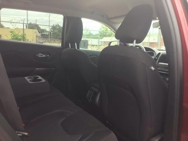 Used 2019 Jeep Cherokee LatitudeImage 16