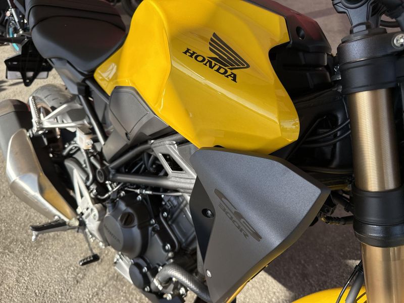 New 2025 Honda CB300R ABS Image 10