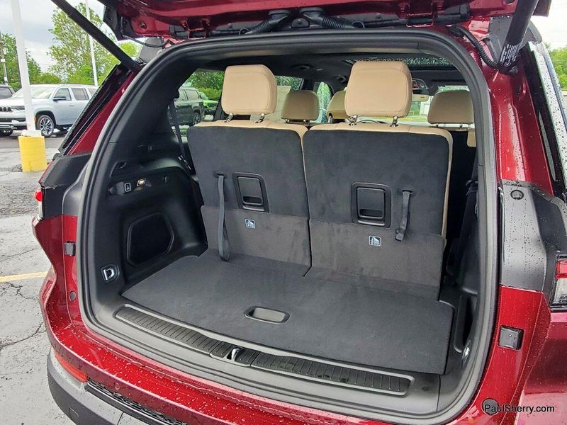 2025 Jeep Grand Cherokee L Limited 4x4Image 14