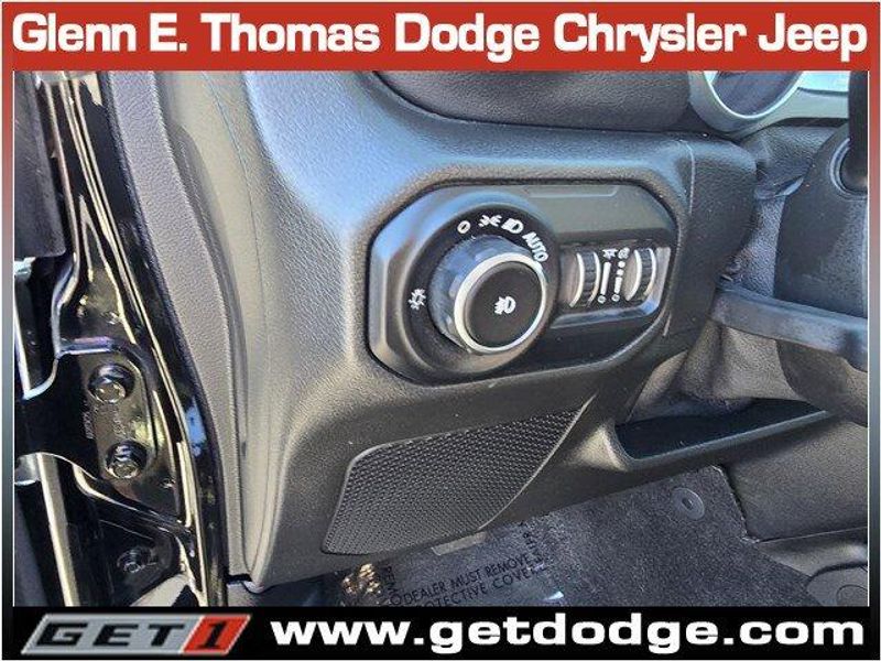 2021 Jeep Wrangler Unlimited Sahara photo 19