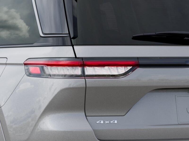 New 2026 Jeep Grand Cherokee Limited Reserve 4x4Image 9