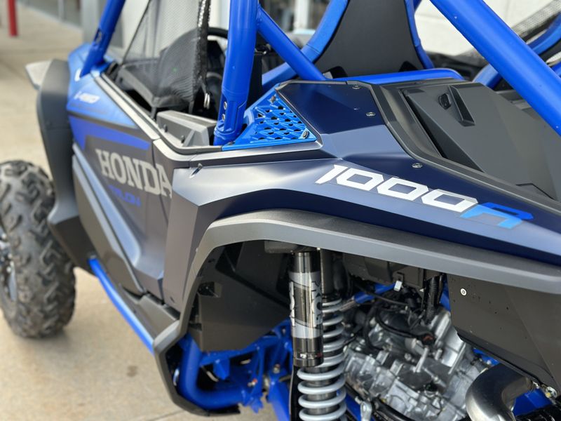 2023 Honda TALON 1000R FOX LIVE VALVE in a MATTE NAVY BLUE exterior color. Cross Country Powersports 732-491-2900 crosscountrypowersports.com 