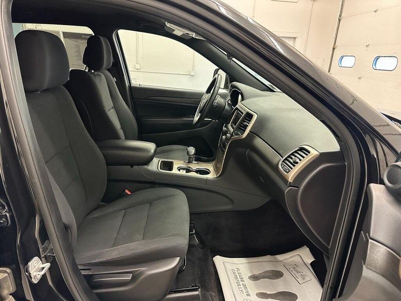 2015 Jeep Grand Cherokee LaredoImage 28