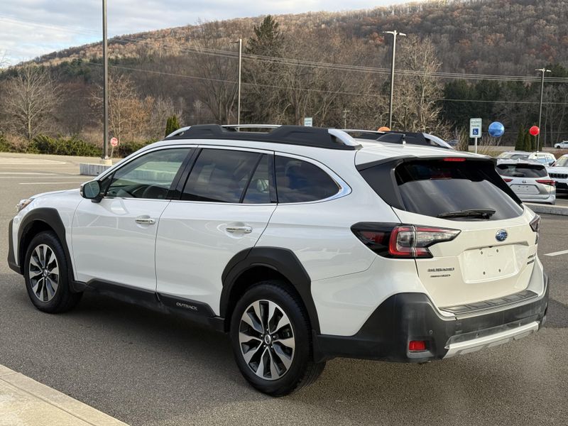 2025 Subaru Outback Touring photo 3