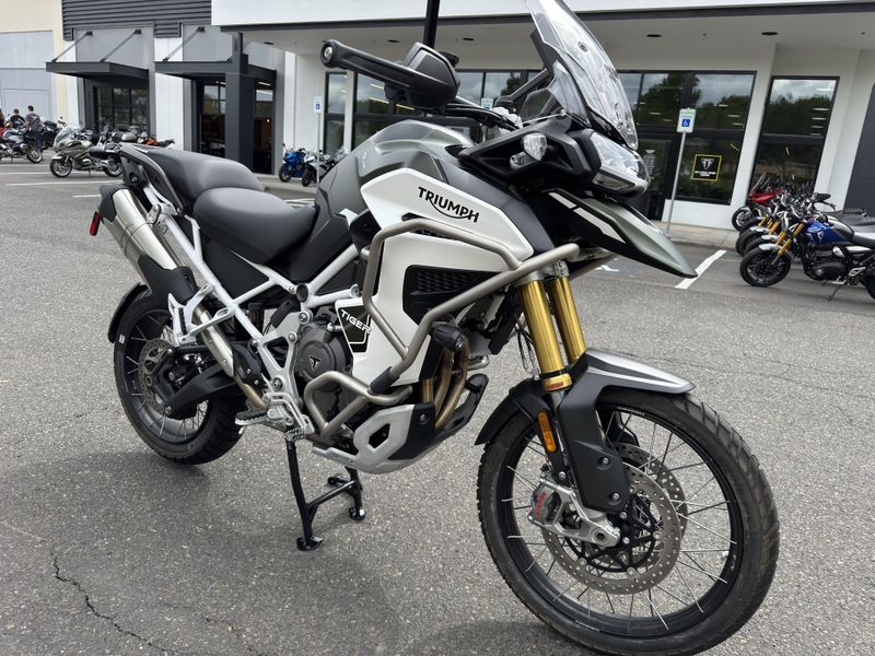 2023 Triumph Tiger 1200 Rally Explorer - MATTE KHAKI GREEN 