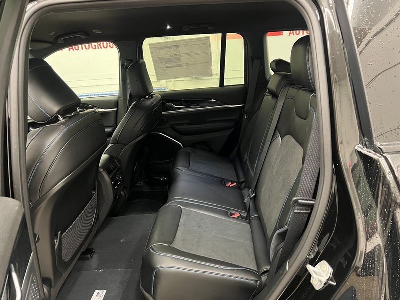 2023 Jeep Grand Cherokee Trailhawk 4xeImage 13