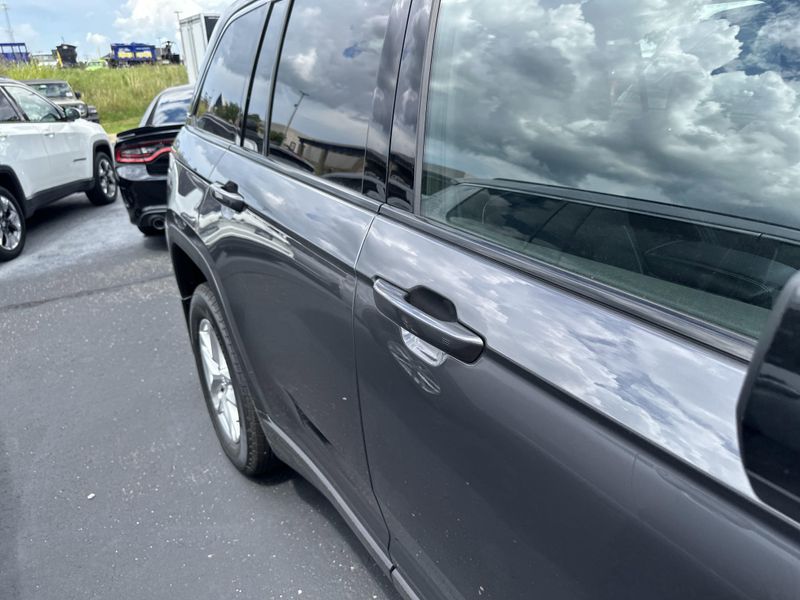 New 2025 Jeep Grand Cherokee Laredo X 4x4Image 5