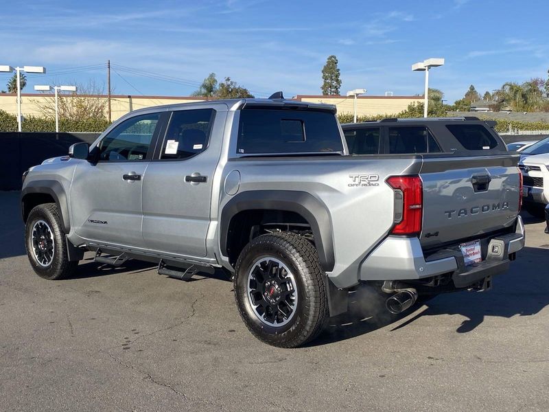 2024 Toyota Tacoma TRD Off Road HybridImage 5