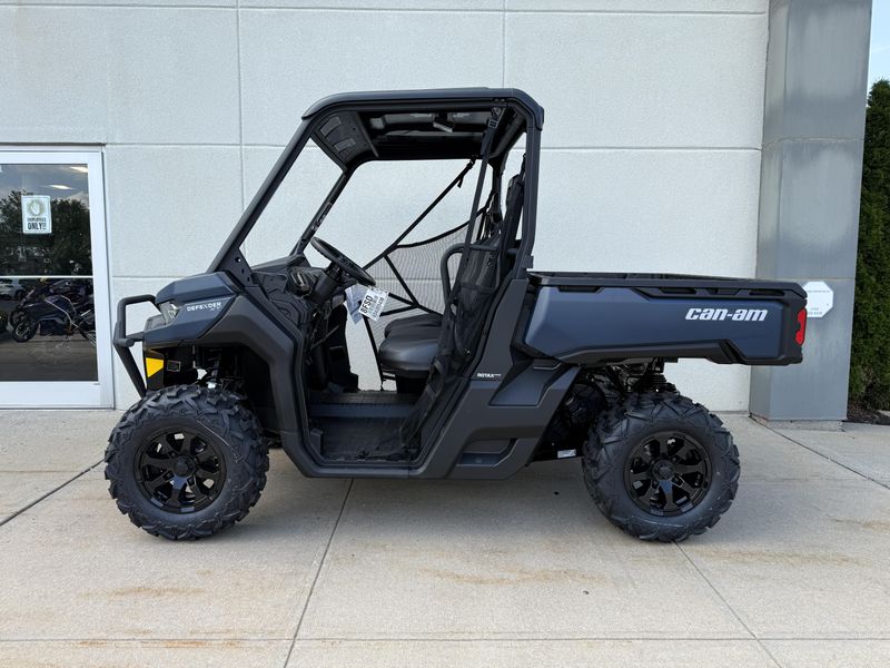 2025 Can-Am DEFENDER XT HD9Image 2