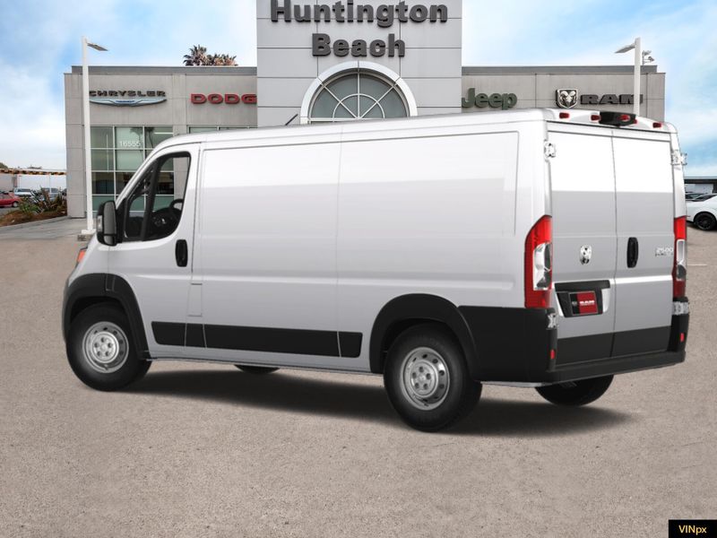 2024 RAM ProMaster 2500 Low Roof 136 WBImage 4