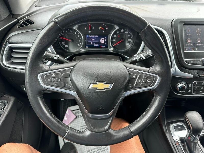 2022 Chevrolet Equinox LT photo 2