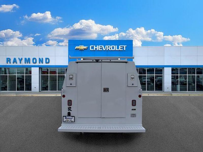 New 2025 Chevrolet Express 3500 Work VanImage 5