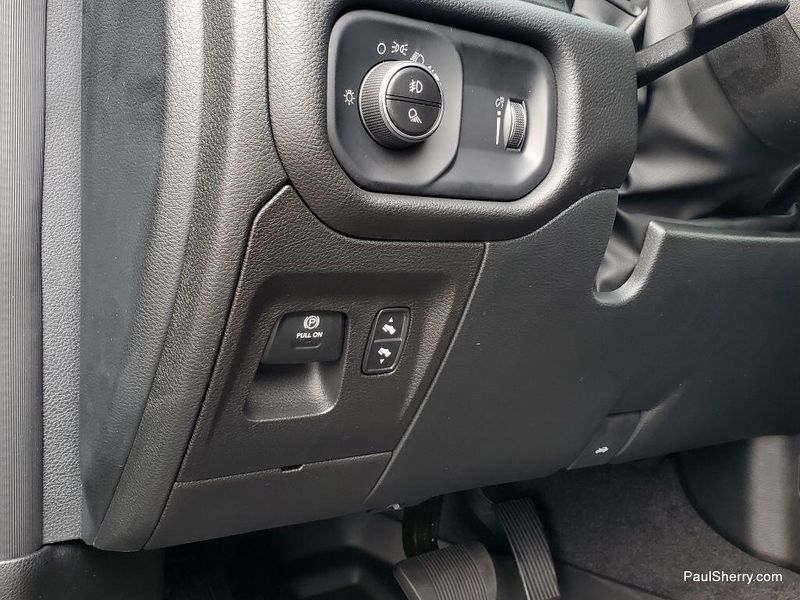 2025 RAM 1500 Big Horn Crew Cab 4x4 5