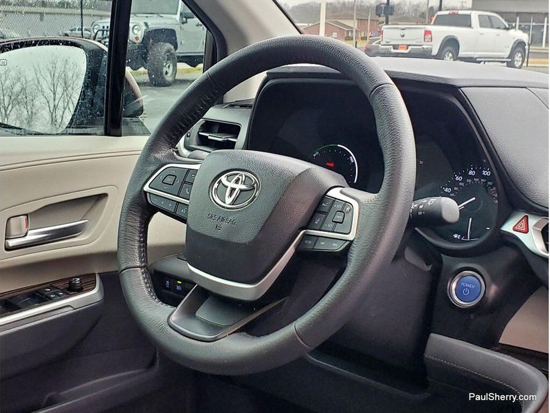 Used 2024 Toyota Sienna XLE