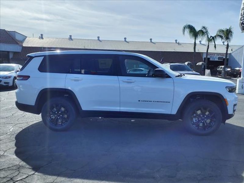 2025 Jeep Grand Cherokee L Altitude XImage 12